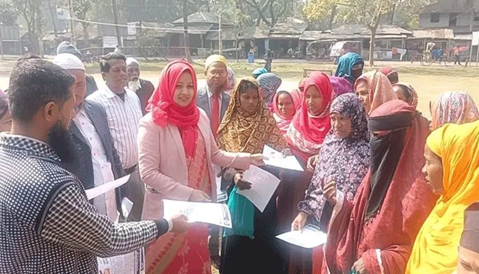 পৌর প্রশাসক রুমানা আফরোজের ব্যাপক প্রচারণা ও লিফলেট বিতরণ 