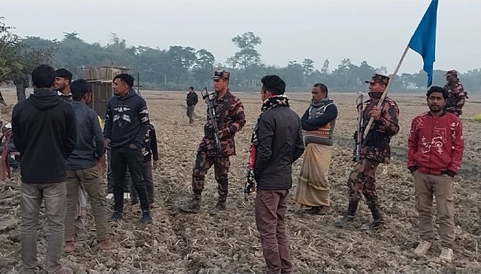 সীমান্তঘেঁষে রাতে সড়ক নির্মাণের চেষ্টা, বিজিবির বাধায় পিছু হটলো বিএসএফ
