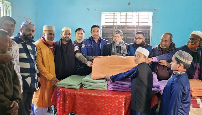 কুমিল্লা ও চাঁদপুরে শীতার্তরা পেলেন শীতবস্ত্র