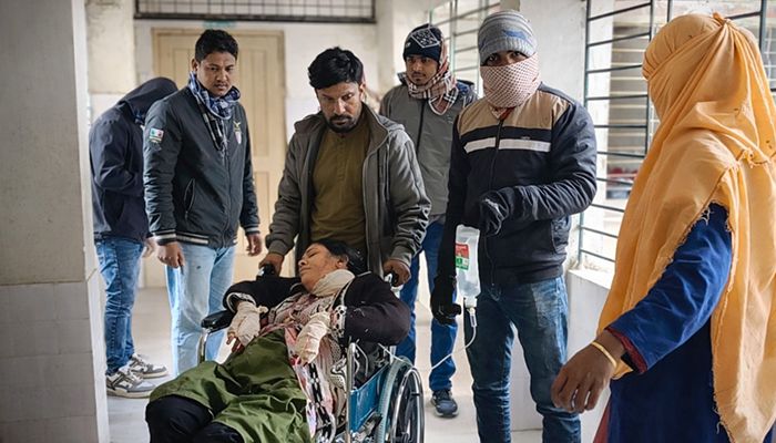 ডিভোর্সের জেরে হাসপাতালে নার্সকে কুপিয়ে জখম