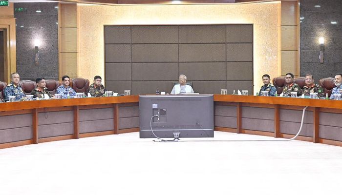সামান্য বিচ্যুতিও যেন জনগণের আস্থাকে ক্ষুণ্ন না করে: সশস্ত্র বাহিনীকে প্রধান উপদেষ্টা