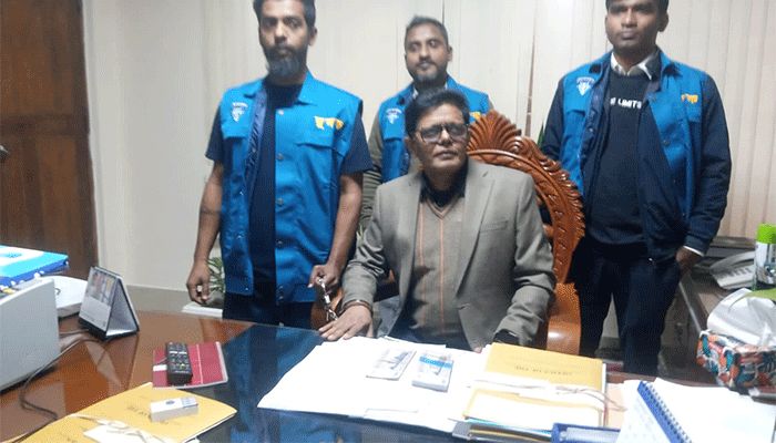শিক্ষা অফিসার ঘুষের ১ লাখ ২০ হাজার টাকাসহ গ্রেপ্তার