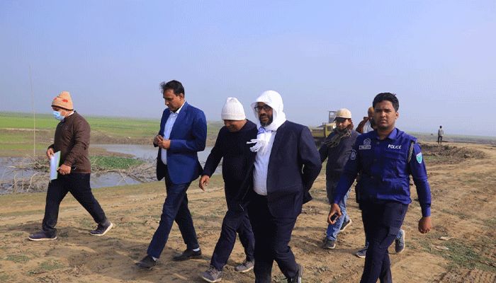 ফসলরক্ষা বাঁধের নির্মাণকাজে অনিয়ম হলে কঠোর ব্যবস্থা: ডিসি