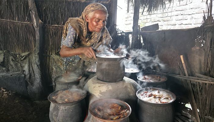 খয়ের শিল্পের নবজাগরণ : চারঘাটে ফিরছে সুদিন 