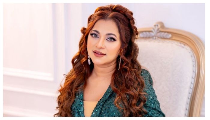 ব্যস্ত সময় পার করছেন লিজা