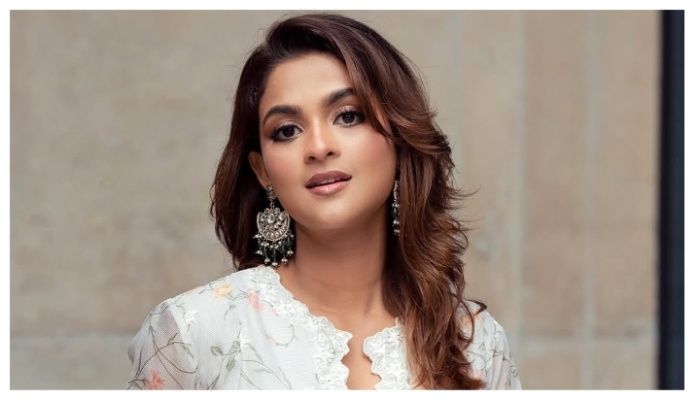 ব্যস্ত সময় কাটাচ্ছেন সাদিয়া আয়মান