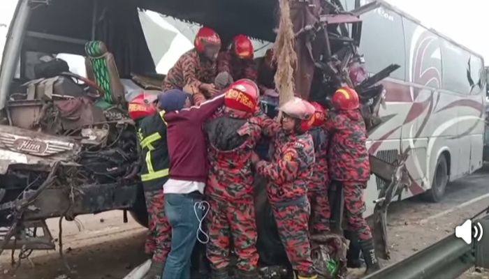 সড়ক দুর্ঘটনায় ছয় জেলায় ১৭ জন নিহত, আহত অর্ধশতাধিক