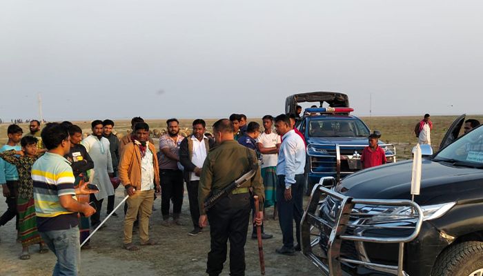 হাতিয়ায় পর্যটন কেন্দ্র দখলের চেষ্টা, ইউএনওর হস্তক্ষেপে আটক ২