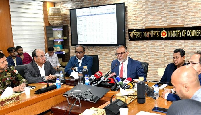 আওয়ামী লীগের অপরিণামদর্শী প্রকল্প ব্যয়ের প্রতিফলন নিত্যপণ্যের বাজারে: বাণিজ্য উপদেষ্টা 