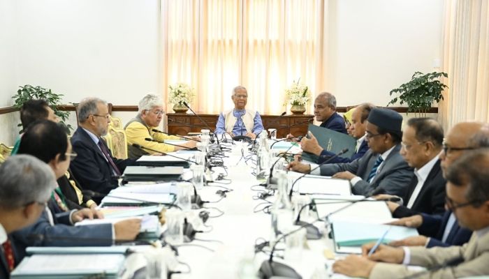 নির্বাচনের আগেই অবৈধ অস্ত্র উদ্ধারে তাগাদা প্রধান উপদেষ্টার