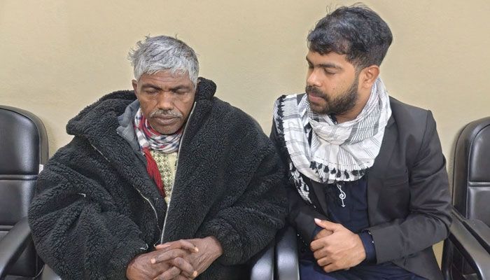 গাইবান্ধা-৩ আসনের স্বতন্ত্র প্রার্থী আজিজার রহমানকে অজ্ঞান অবস্থায় রংপুরে উদ্ধার করেছে পুলিশ। ছবি: সংগৃহীত