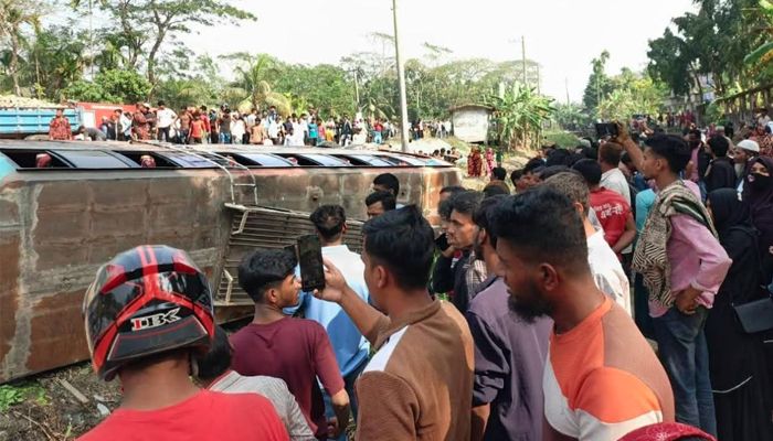 ভোলায় বাস-অটোরিকশা সংঘর্ষে মা-ছেলেসহ নিহত ৩
