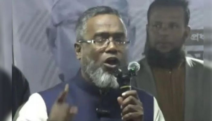 বরগুনার পাথরঘাটার কাটাখালী এলাকায় শনিবার রাতে নির্বাচনি জনসভায় ডাকসু নিয়ে বিতর্কিত মন্তব্য করেন বরগুনা-২ আসনের জামায়াত প্রার্থী মো. শামীম আহসান। ছবি: প্রতিদিনের বাংলাদেশ 
