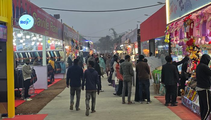 বাণিজ্য মেলায় দর্শনার্থী থাকলেও বিক্রি কম