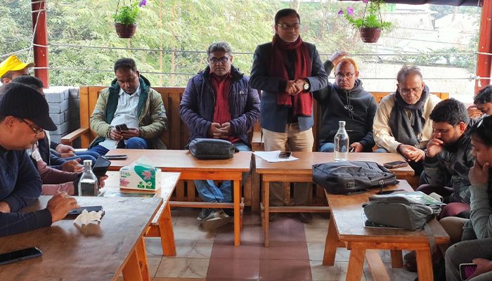 সাংবাদিকদের বিরুদ্ধে মামলায় নিন্দা প্রতিবাদ