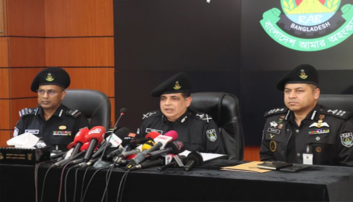 মূল আসামি গ্রেপ্তার না হওয়া পর্যন্ত সর্বোচ্চ শক্তি দিয়ে কাজ করব: র‌্যাব ডিজি
