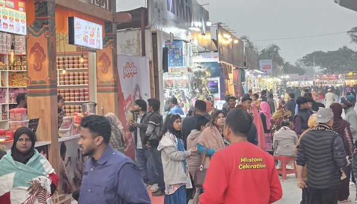 নিম্নমানের পণ্যসামগ্রী নিয়ে ক্রেতাদের ক্ষোভ