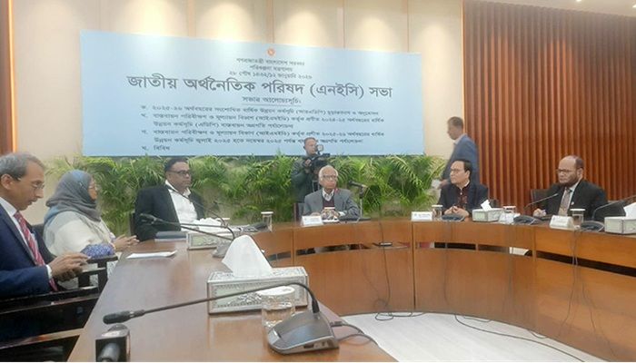 রাজনৈতিক অনিশ্চয়তায় অর্থনীতিতে মন্দাভাব: পরিকল্পনা উপদেষ্টা