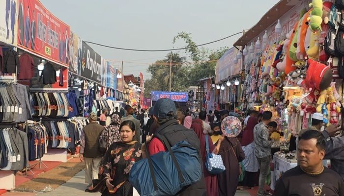 ক্রোকারিজ স্টলে ভিড়