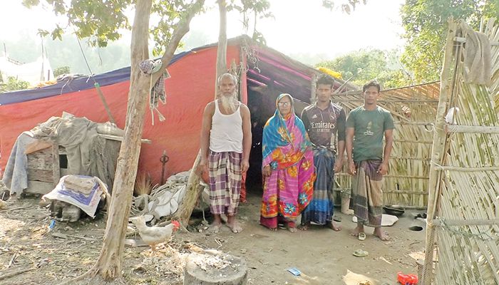 ঢালচরে ভূমিহীনদের মানবেতর জীবন 