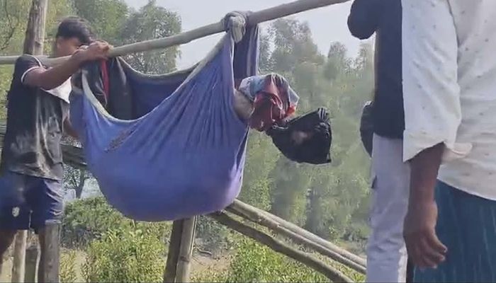 নাফ নদীতে নামতেই মাইন বিস্ফোরণ, যুবকের পা বিচ্ছিন্ন