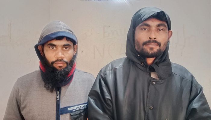 জমি বিক্রির টাকা না দেয়ায় বাবা-মাকে জ্যান্ত কবরের চেষ্টা