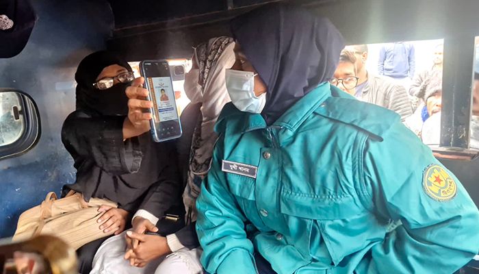 ছাত্রদলের বিরুদ্ধে শিবির প্যানেলের ভিপি প্রার্থীর স্ত্রীকে হেনস্তার অভিযোগ