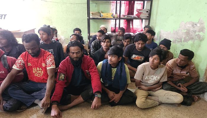 মিয়ানমারে সংঘাতে রোহিঙ্গা সশস্ত্রগোষ্ঠীর ৪৯ সদস্য পালিয়ে এলো বাংলাদেশে