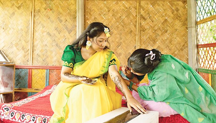 ওরা রঙিন হাতের কারিগর 