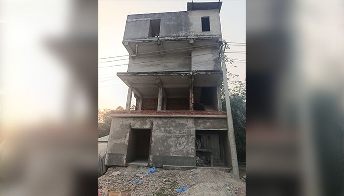 কর্তৃপক্ষের ‘অনুমতি’ নিয়ে মহাসড়কের জায়গায় আ.লীগ নেতার ভবন নির্মাণ
