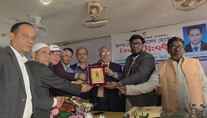 দশ বছরের শিক্ষকতা জীবনের ইতি টানলেন সহকারী শিক্ষক খালেদ