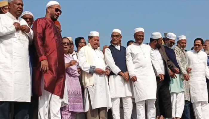 বরিশালে তারেক রহমানের আগমন উপলক্ষে শুক্রবার বেলস পার্ক পরিদর্শনে বিএনপির নেতারা। ছবি: প্রতিদিনের বাংলাদেশ