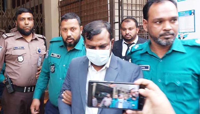 চাচাকে বাবা বানিয়ে মুক্তিযোদ্ধা কোটায় চাকরি, কারাগারে সিনিয়র সহকারী সচিব 