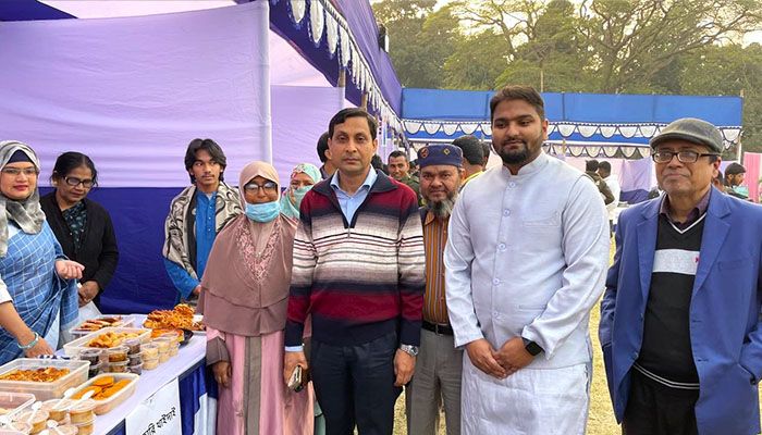 দেশীয় ঐতিহ্যের পিঠা উৎসবে মেতেছে রুয়েট