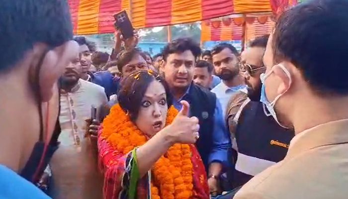 ‘আমি রুমিন ফারহানা, আমার কোনো দল লাগে না’