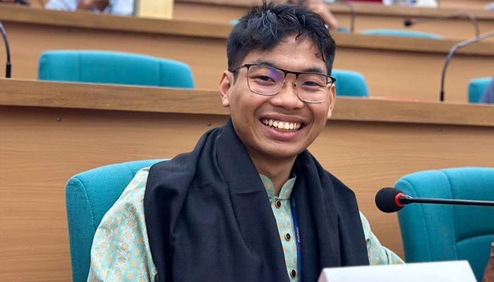 ডাকসু থেকে পদত্যাগের সিদ্ধান্ত সর্বমিত্র চাকমার