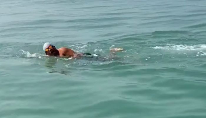 ২০তম বাংলা চ্যানেল সাঁতারে প্রথম ঢাবি ছাত্র সাইফুল