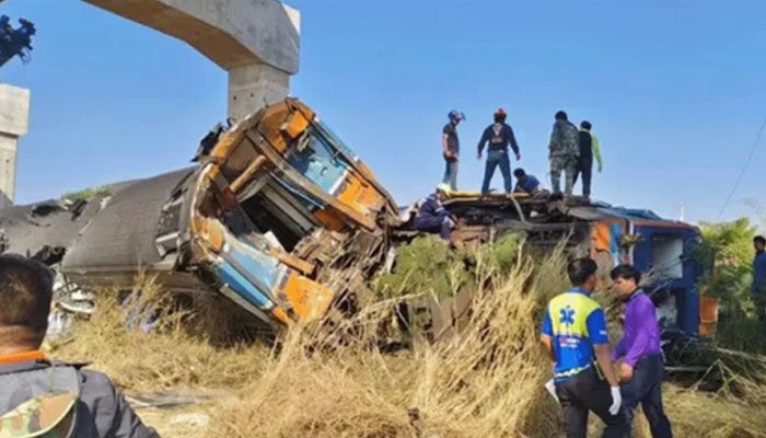 থাইল্যান্ডে ট্রেনের ওপর ক্রেন পড়ে নিহত ২২, আহত অন্তত ৮০