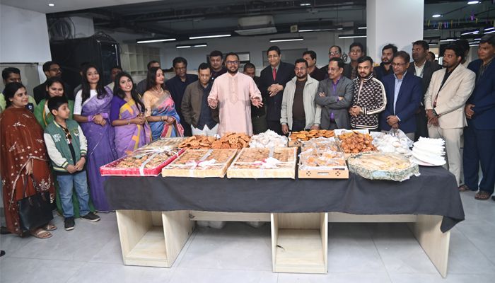 বর্ণিল আয়োজনে প্রতিদিনের বাংলাদেশে শীতকালীন পিঠা উৎসব