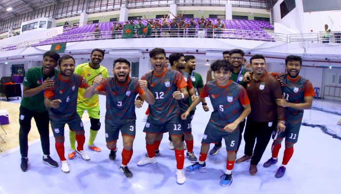 শিরোপার লড়াইয়ে ফিরল বাংলাদেশ