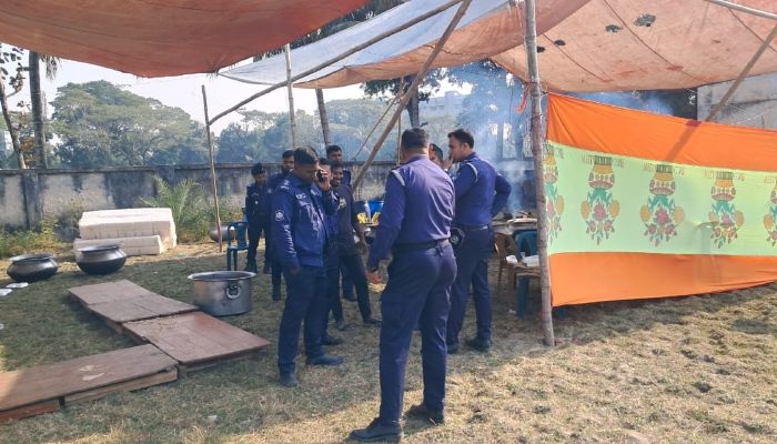 খালেদা জিয়ার দোয়া মাহফিলের খাবার লুট, হামলায় দুজন আহত