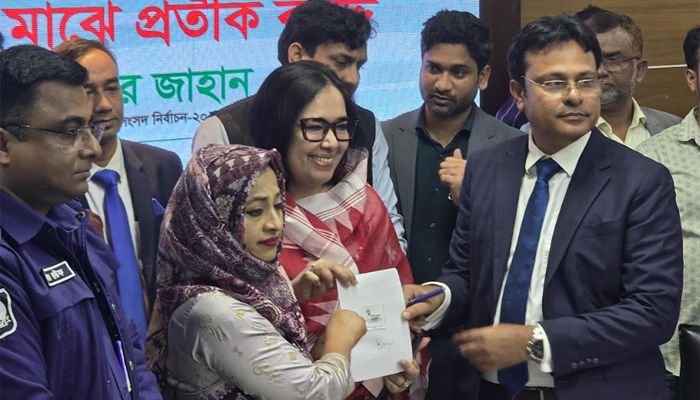 ‘হাঁস’ প্রতীক পেলেন ব্যারিস্টার রুমিন ফারহানা