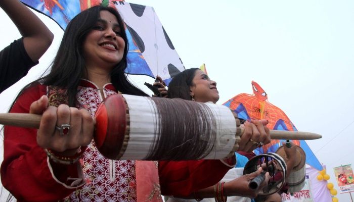 সাকরাইনে বর্ণিল ঢাকার আকাশ