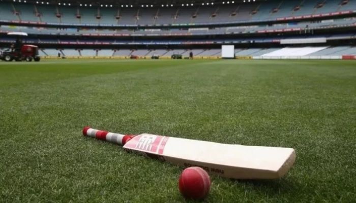 ৪৩ চার ও ৭ ছক্কায় ৪০০ রান রাজনের
