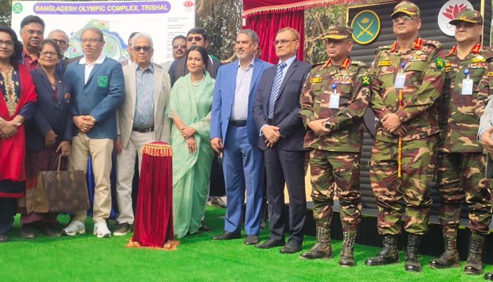 মোমেনশাহীর ত্রিশাল সামরিক প্রশিক্ষণ এলাকায় প্রস্তাবিত বাংলাদেশ অলিম্পিক কমপ্লেক্সের ভিত্তিপ্রস্তর স্থাপন অনুষ্ঠান। ভিত্তিপ্রস্তর স্থাপন করেন বাংলাদেশ সেনাপ্রধান ও বাংলাদেশ অলিম্পিক অ্যাসোসিয়েশন (বিওএ) সভাপতি জেনারেল ওয়াকার-উজ-জামান (ডান থেকে তৃতীয়)।       ছবি : প্রবা ফটো
