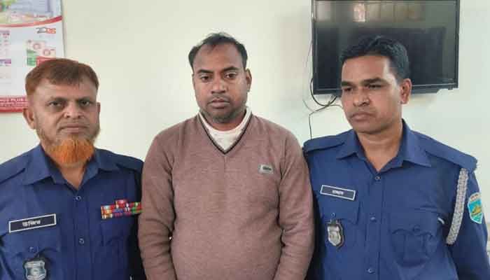 চাঁপাইনবাবগঞ্জে ককটেল বিস্ফোরণের মূলহোতা যুবলীগ নেতা গ্রেপ্তার