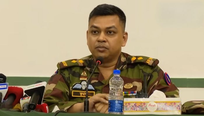 মিরপুর শহীদ সোহরাওয়ার্দী ইনডোর স্টেডিয়ামে শনিবার দুপুরে সংবাদ সম্মেলনে কথা বলেন সেনাবাহিনীর মিরপুর ক্যাম্প কমান্ডার লেফটেন্যান্ট কর্নেল এস এম ফুয়াদ মাসরুর। ছবি: ভিডিও থেকে নেওয়া  