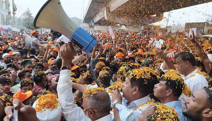 বিএনপি প্রার্থী দিপুর নির্বাচনি মিছিলে হাজারও নারী-পুরুষ