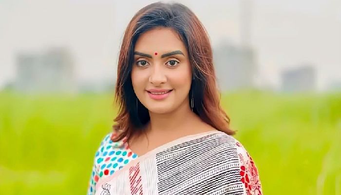 চিত্রনায়িকা রুবিনা নিঝুমের বিরুদ্ধে গ্রেপ্তারি পরোয়ানা