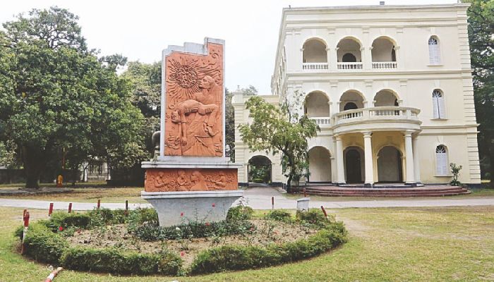 এবার বাংলা একাডেমি সাহিত্য পুরস্কার পাচ্ছেন নয়জন